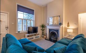 Choristers Mews: Luxury Cottage A Stones Throw From The Cathedral!